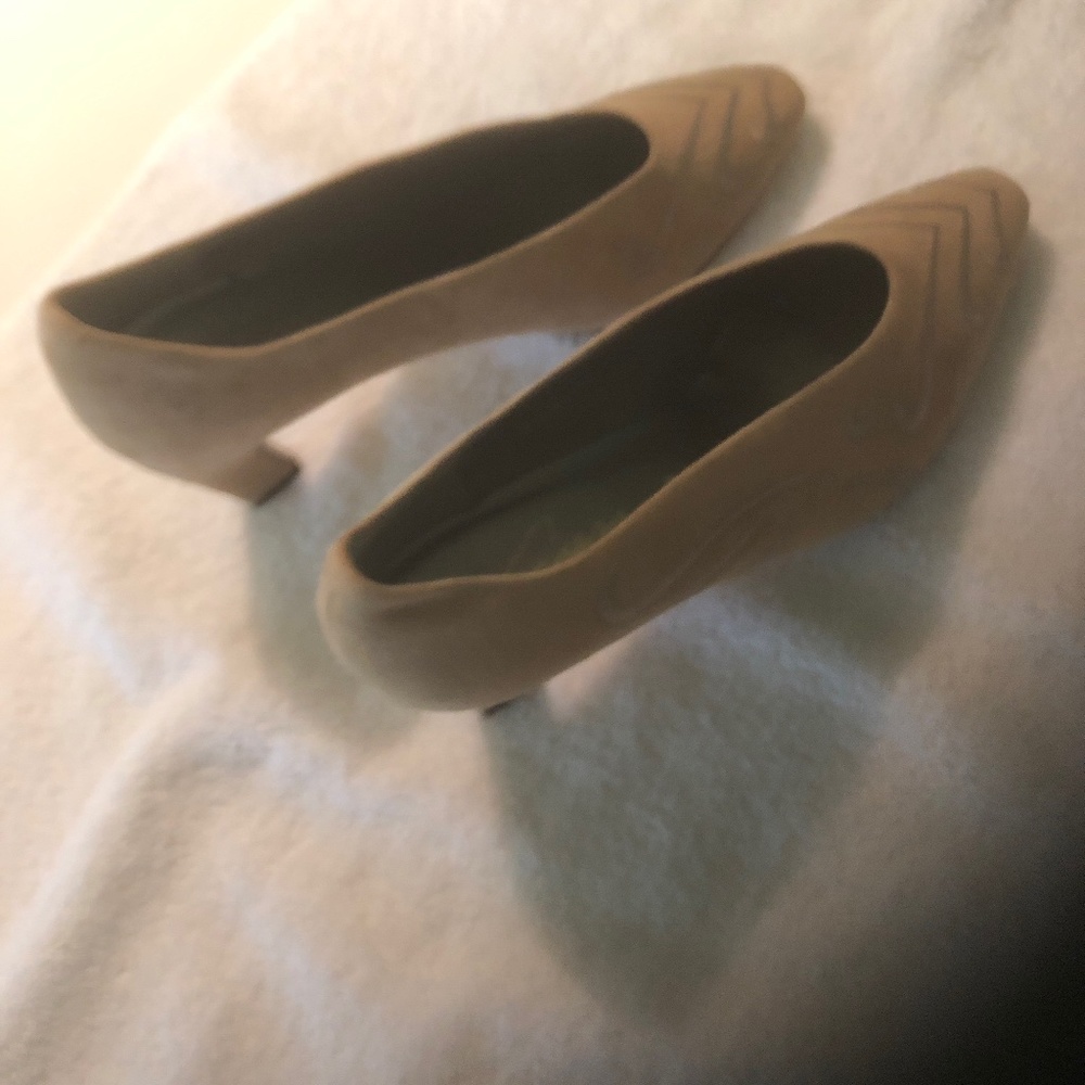 Shoes - Picture 2 of 4